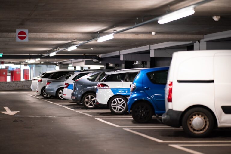 7 Convenient Features of Parking Garages